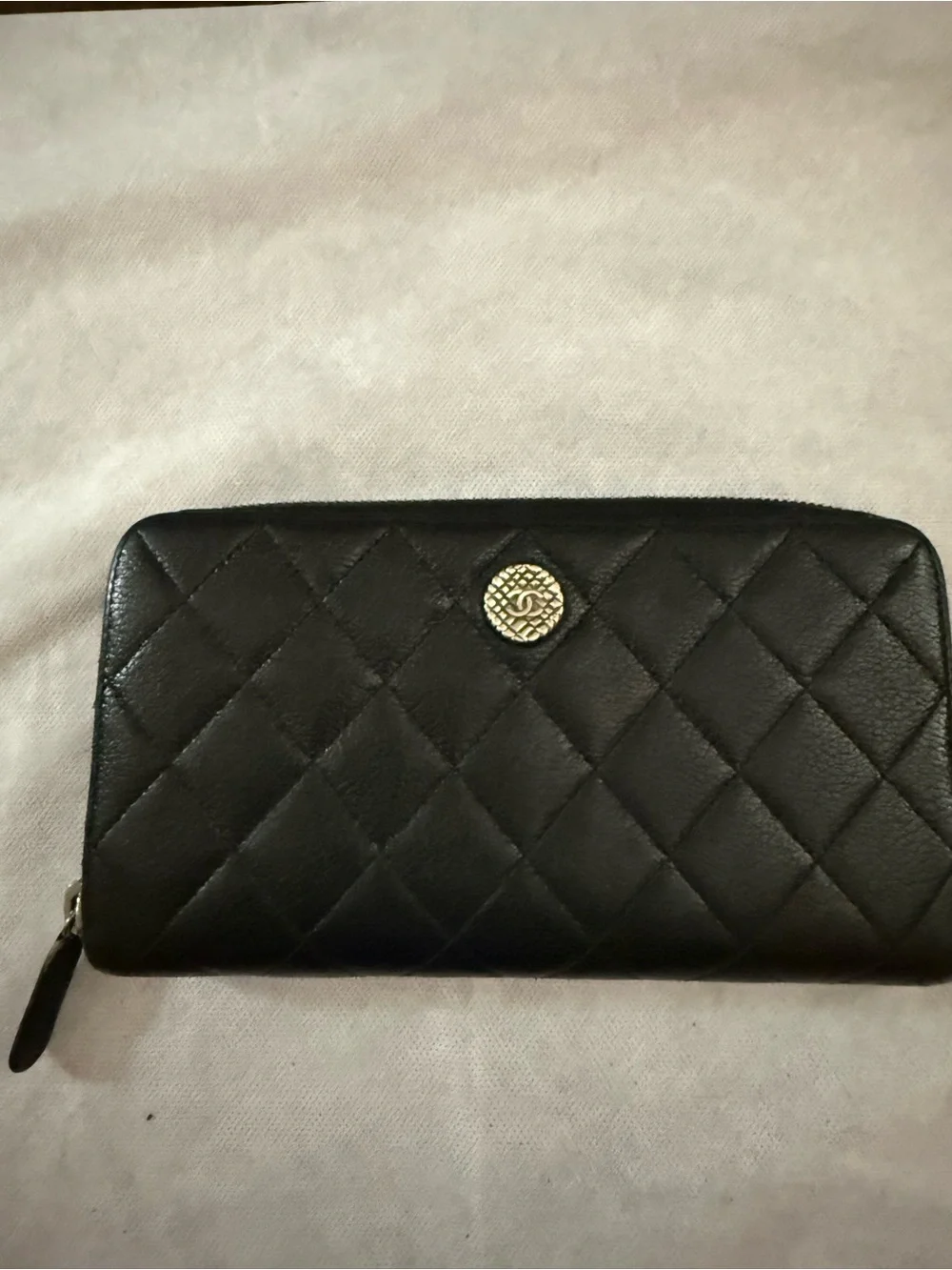 CHANEL black quilted caviar CC medallion continental wallet (full inclusion)